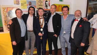 Bild: usc
Die neue Führungsmannschaft von Old Table Amberg (von links): Andreas Hermann (Sekretär), Markus Schuller (IRO), Martin Asmus (Präsident), Fabian Wendel (Past-Präsident), Manuel Kraus (Vizepräsident) und Stefan Martin (Schatzmeister).