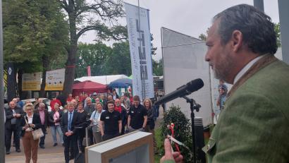 Bild: jua
Bürgermeister Frank Zeitler (rechts) eröffnete das "Schaufenster Nabburg".