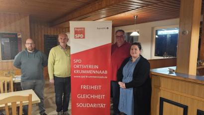 Bild: Verena Schieder/exb
Die Führungsriege der Krummennaaber SPD bleibt unverändert mit Kassier Mathias Sieder (von links), Vorsitzendem Uli Roth, dessen Stellvertreter Wolfgang Bauer und Schriftführerin Verena Schieder.