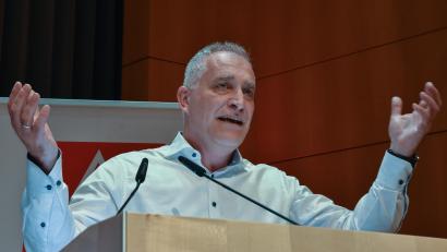 Bild: Stephan Huber
Bei der Delegiertenversammlung im ACC sprach Jürgen Kerner, Zweiter Vorsitzender der IG Metall.