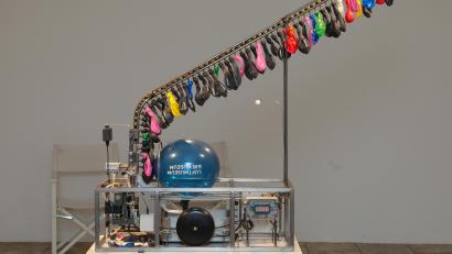 Bild: Wolfgang Steinbacher
"Uhrknall" heißt diese Maschine aus der aktuellen Ausstellung "Verspielte Maschinen" im Amberger Luftmuseum.