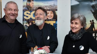 Bild: Stephan Huber
Jedes Jahr organisieren (von links) Kulturvereins-Vorsitzender Thomas Binder, Eugen Burger und Anne-Marie Brey, Vorsitzende Freundeskreis Périgueux, sowie weitere Helfer die Französische Filmnacht.