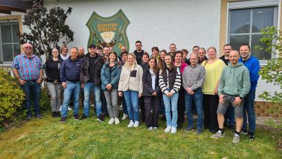 Bild: rwo/exb
Die erfolgreichen Teilnehmer des Waffensachkundelehrgangs mit dem Lehrgangsleiter Felix Prösl (Dritter von links).