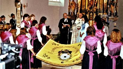 Archivbild: R. Kreuzer
Festliche Fahnenweihe aus dem Jahr 1984.