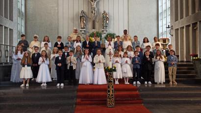 Bild: Maria Bitterer/exb
38 Kinder der Pfarreiengemeinschaft St. Elisabeth/Maria Waldrast feiern Erstkommunion.