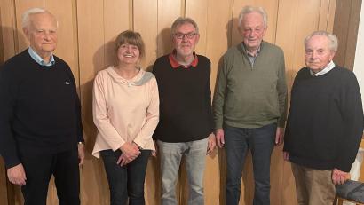 Bild: BLLV/exb
BLLV-Kreisvorsitzende Martina Thöns (Zweite von links) gratulierte den drei Bestplatzierten Franz Weis, Josef Etterer (von links) und Gerhard Schultes (rechts). August Schmidt (Zweiter von rechts) erhielt den Trostpreis.
