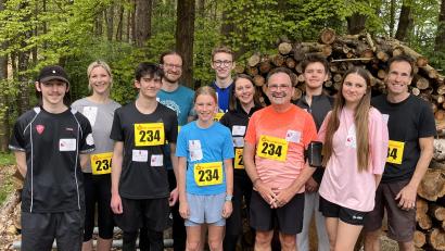 Bild: ero
Das Erasmus-Laufteam am Ziel des Landkreislaufs in Kauerhof.