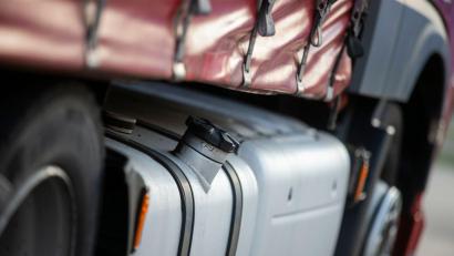 Symbolbild: Thomas Banneyer/dpa
Ein Flurschaden, verursacht durch einen noch unbekannten Lastwagenfahrer, beschäftigt die Polizei Marktredwitz.