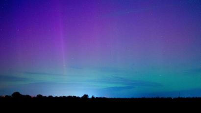 Bild: Thomas Schulz/dpa
Polarlichter über Magdeburg (Archivbild).