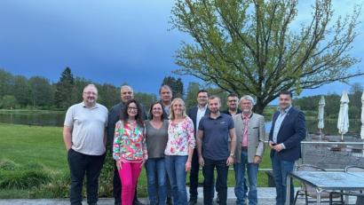 Bild: Ilona Forster/exb
Von links nach rechts: Dietmar Auer, Wolfgang Pausch, Annette Huber, Ilona Forster, Roland Nitsche, Maria Sponsel, Markus Schell, Dominik Höfner, Michael Lohrum, Hans Schindler, und Stephan Gollwitzer