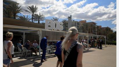 Bild: Clara Margais/dpa
Am Ballermann in Mallorca gibt es neue Benimmregeln.