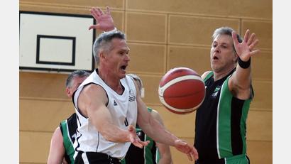 Bild: Ulrich Petzold/Grün-Weiß Paderborn/exb
Das Spiel um Platz drei bei den Deutschen Ü55-Meisterschaften gegen Leimen war trotz der Überlegenheit der Neustädter umkämpft.