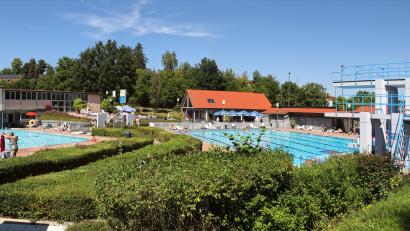 Archivbild: njn
Am Pfingstsamstag, 18. Mai, startet das Freibad Erbendorf in die neue Saison.
