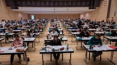 Bild: Winkler
Für 373 Schüler der FOS/BOS Weiden fiel am Freitag der Startschuss zum Abitur.