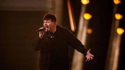 Bild: Jens Büttner/dpa
Für Deutschland tritt Isaak mit dem Lied „Always On The Run“ an.