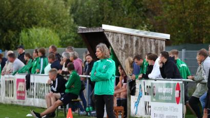Archivbild: Dieter Jäschke
Trainer Josef Dütsch und der FC Weiden-Ost können mit einem Heimsieg gegen den 1. FC Schlicht am kommenden Samstag die Relegation zur Landesliga erreichen.
