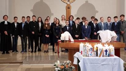 Bild: Prietzel 
22 Jugendliche feierten ihre Konfirmation in der Paulanergemeinde Amberg.