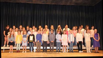 Bild: kro
Der große Kinderchor der Kreismusikschule sang sich in die Herzen der Zuhörer.