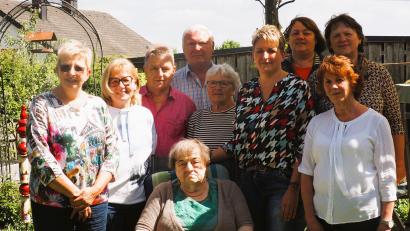 Bild: OGV Erbendorf/exb
Der neue Vorstand des Obst- und Gartenbauvereins Erbendorf: (von links) Brigitte Neumann, Lucia Heindl, Gerd Neumann, Ernst Stahl, Elisabeth Ockl, Sonja Regnet-Michl, Maria Kraus, Beatrix Schmidt, Monika Stock und Heidi Fütterer (sitzend).
