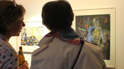 Bild: Dagmar Williamson
42 Werke von Hans Daucher hängen derzeit im Foyer des Amberger Ringtheaters.