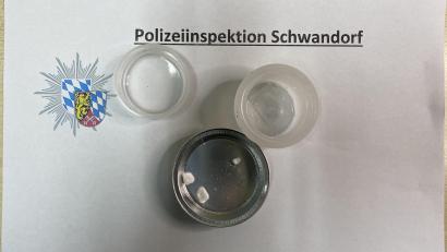Bild: Polizeiinspektion Schwandorf/exb
Bei einem 38-Jährigen findet die Schwandorfer Polizei eine geringe Menge Kokain.