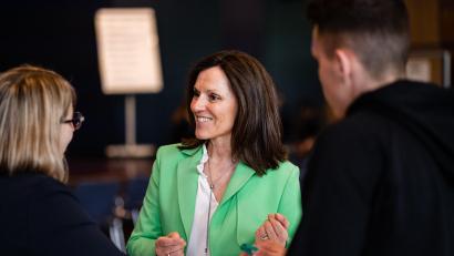 Bild: Jakob Geissele/exb
Claudia Kost im Gespräch beim Workshop.