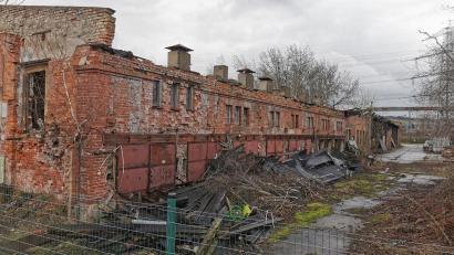 Bild: Sven Gerstner-Nitschke /exb
Die ausgebrannte Halle in Zschachwitz.