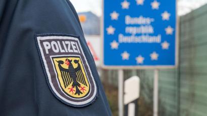 Symbolbild: Bundespolizei
Grenzpolizisten erwischten am Wochenende bei Kontrollen an der A6 in Waidhaus mehrere gesuchte Straftäter.