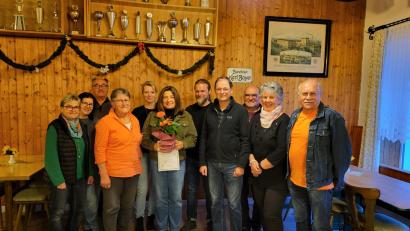 Bild: Tourismusverein Wiesau/exb
Der neue Vorstand des Tourismusvereins mit Vorsitzender Gabi Eichenseher (Vierte von links), Zweitem Vorsitzendem Andre Putzlocher (Siebter von links), Kassier Uwe Muckenschnabel (Achter von links), Schriftführerin Susi Herdina (Zweite von links) und der für 15 Jahre Mitgliedschaft geehrten Michaela Thoma (Sechste von links).