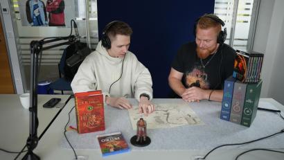 Bild: Fröhler, Laura
Dominik Mark und Markus Blumenthal sprechen im Pixel-Popcorn-Podcast über das Fantasy-Epos Der Herr der Ringe.