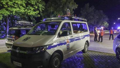 Bild: Margit Güll/exb
Neben Polizei, Feuerwehren und Wasserwacht ist auch die Bergwacht zum Einsatz an den Hammersee gerufen worden.