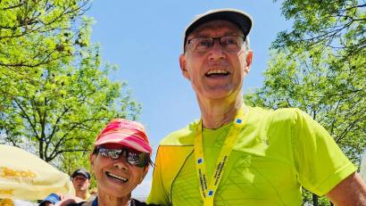 Bild: Georg Koller/exb
Theresia Meier (Marathon) und Albert Hölzl (Viertelmarathon) waren im Ziel erschöpft, aber glücklich.