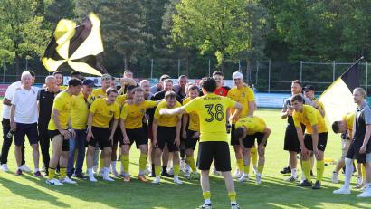 Archivbild: war
Erst am vergangenen Samstag bejubelte der FC Amberg die Bezirksliga-Meisterschaft sowie den Aufstieg in die Landesliga.