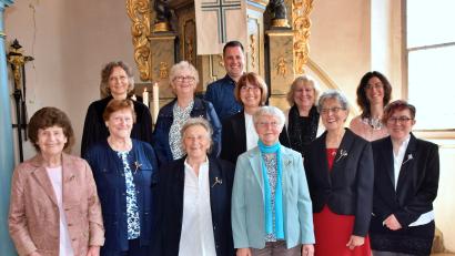 Bild: hdk
Elf Frauen und Männer feierten in Hirschbach ihre Jubelkonfirmation mit Pfarrerin Renate Schauer.
