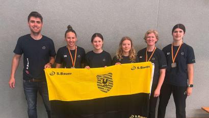 Bild: Josef Bauer/exb
Betreuer Simon Bauer (von links) mit Sabine Bauer, Anna Pickel, Nina Aures, Sandra Grassler und Sophia Ziegler.