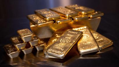 Symbolbild: Sven Hoppe/dpa
Eine Frau vergaß Gold- und Platinbarren in einer Einkaufstasche in einem Bus in München.