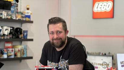 Bild: Dominik Mark
Tobias Spitzkopf lebt seinen Traum als Lego-Fan – und hat inzwischen sogar einen eigenen Lego-Laden in Neustadt/WN.