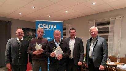 Bild: CSU Bad Neualbenreuth/exb
Im Bild von links Bürgermeister Klaus Meyer, Ferdinand Köstler, Ferdinand Scharnagl, Ortsvorsitzender Christian Hebert und stellvertretender Kreisvorsitzender Johannes Reger.