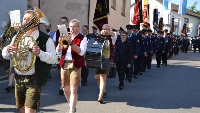 Bild: gi
Neun Feuerwehren der Marktgemeinde Moosbach marschierten in die Dorfkirche Burgtreswitz, um gemeinsam den Florianstag zu feiern.
