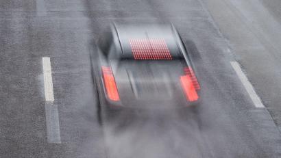 Symbolbild: Silas Stein/dpa
Ein Mann aus Tirschenreuth hat sich im Landkreis Rosenheim mehrere Fahrzeuge ausgeliehen, aber nicht mehr zurückgebracht.