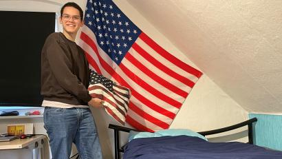 Bild: Nils Ganzmann
Über dem Bett von Lucas Cahow hängt eine große USA-Flagge, die seine Gastfamilie vor seiner Ankunft aufgehängt hat.