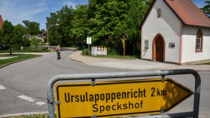 Bild: Stephan Huber
Die Kreisstraße AS 31 erhält auf rund zwei Kilometern Länge eine neue Fahrbahndecke.