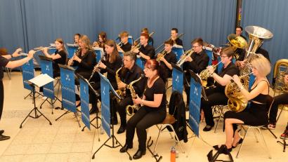 Bild: do
Beim Frühjahrskonzerzt der Musikschule spielt das Blasorchester unter Leitung von Renè Bauer eine dominierende Rolle.