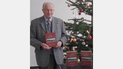 Bild: lgc
Josef Püttner kann auf sein Werk stolz sein. Viel Wissenswertes über Schlammersdorf hat er in vielen Jahrzehnten zusammengetragen und nun in einem Buch veröffentlicht.