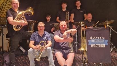 Bild: &quot;Schnapperler&quot;/exb
Die "Schnapperler" sind (von links) Alexander Franz, Oliver Schuller, Raphael Franz, Fabian Schuller, Christian Pecher, Michael Heldwein und Roland Heldwein.