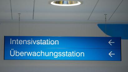 Symbolbild: Armin Weigel/dpa
Manche bayerische Krankenhäuser stecken tief in roten Zahlen, liegen quasi auf der Intensivstation. Nun hat die AfD im Landtag ein Kreditmodell vorgeschlagen – was von den anderen Parteien aber abgelehnt wurde.