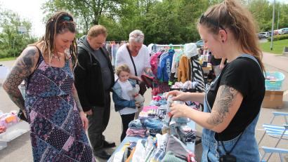 Bild: pi
Der AWO-Flohmarkt besticht mit einem reichhaltigen Angebot an Kindersachen.