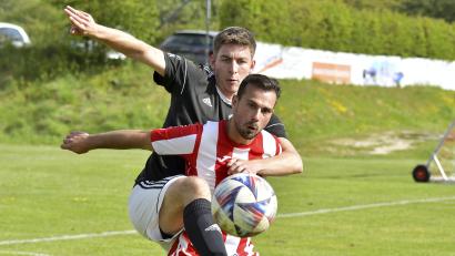 Archivbild: Hubert Ziegler
Johannes Fried (vorne) und der TSV Königstein treffen in der Relegation zur Bezirksliga auf den Zweiten aus der Kreisliga West Cham/Schwandorf.
