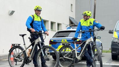 Bild: Dominik Mark
Seit zwei Jahren hat die Polizei Weiden erfolgreich eine eigene E-Bike-Streife im Einsatz.