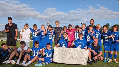Bild: Dagmar Nachtigall/exb
Die U13 vom Nachwuchsleistungszentrum der SpVgg SV Weiden feierte die Meisterschaft in der Förderliga Nord